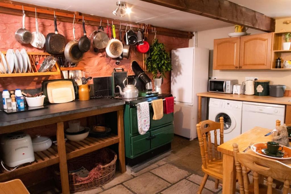 Yr Hen Efail - Old Smithy Villa Tregaron Bagian luar foto