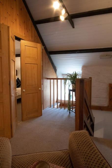Yr Hen Efail - Old Smithy Villa Tregaron Bagian luar foto