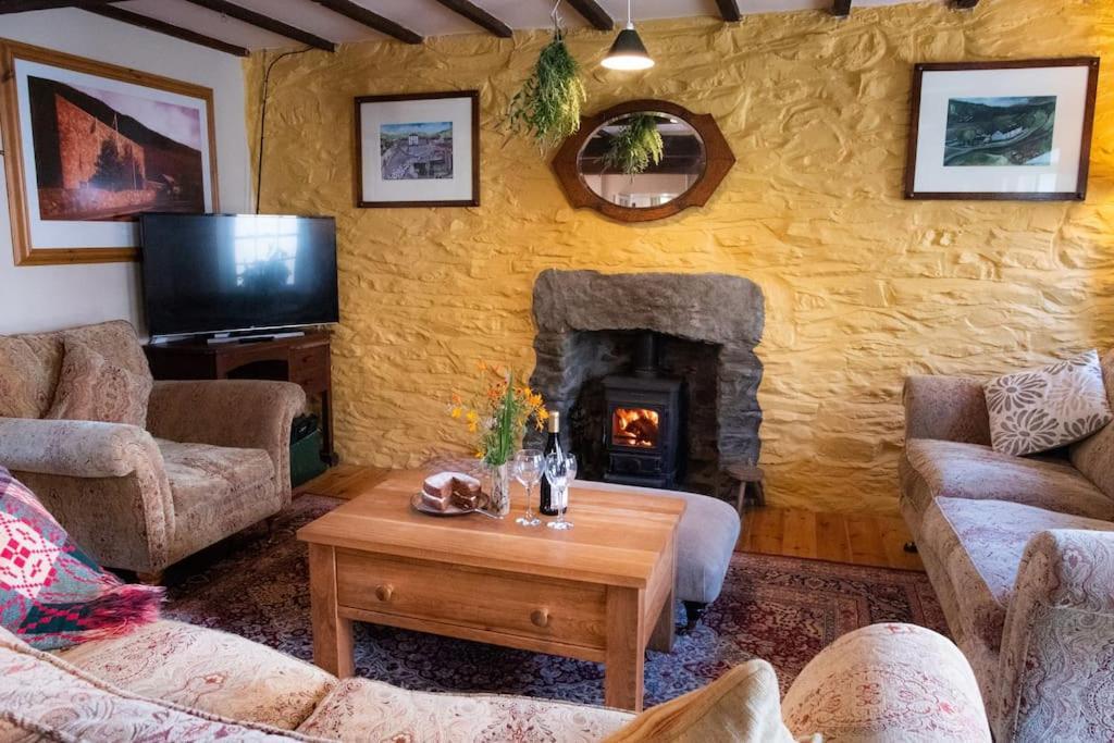 Yr Hen Efail - Old Smithy Villa Tregaron Bagian luar foto