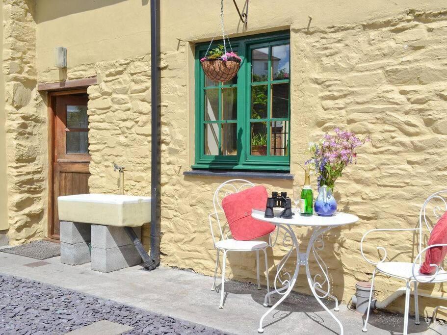 Yr Hen Efail - Old Smithy Villa Tregaron Bagian luar foto