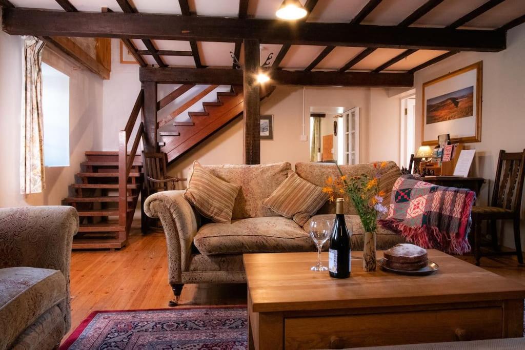 Yr Hen Efail - Old Smithy Villa Tregaron Bagian luar foto