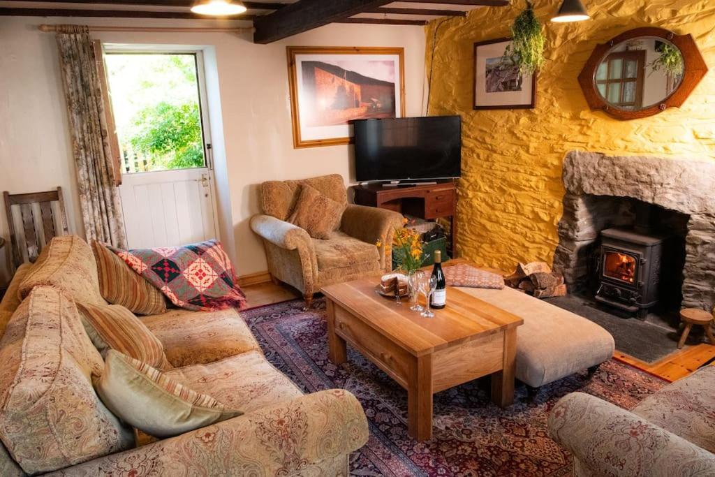 Yr Hen Efail - Old Smithy Villa Tregaron Bagian luar foto